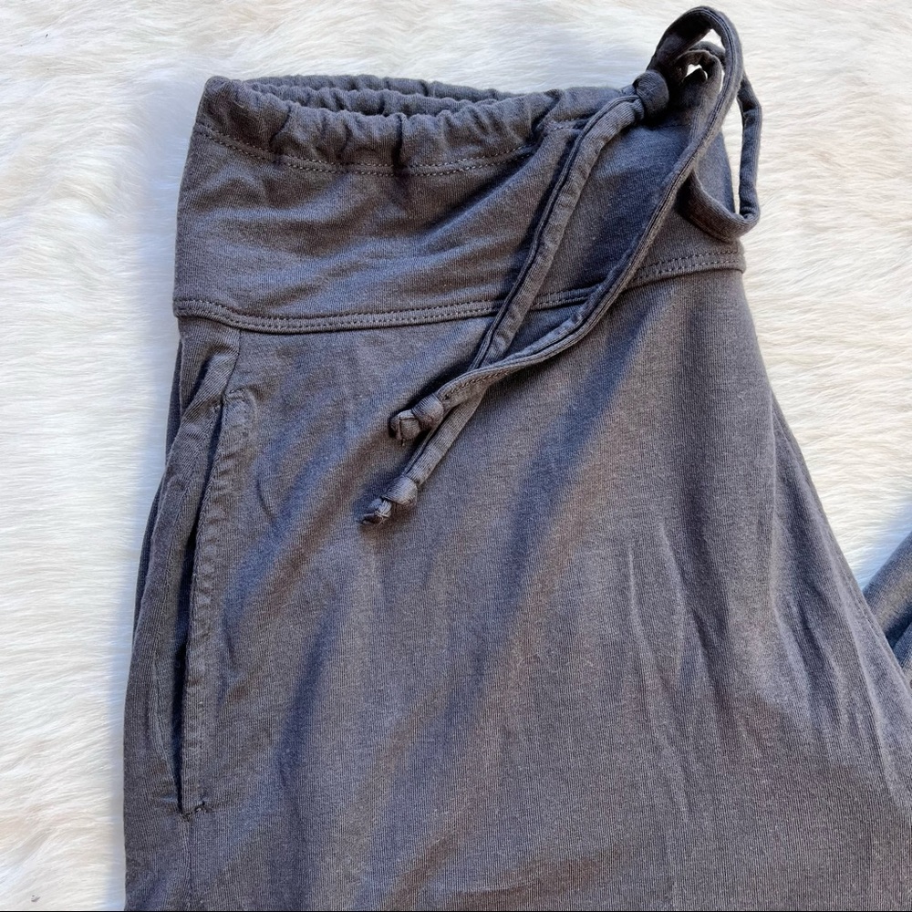 Barefoot Dreams Luxe Milk Jersey Namaste Lounge Pajama Set Size Small Carbon - Picture 7 of 13